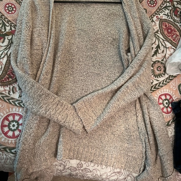 4 SWEATERS - Picture 2 of 4